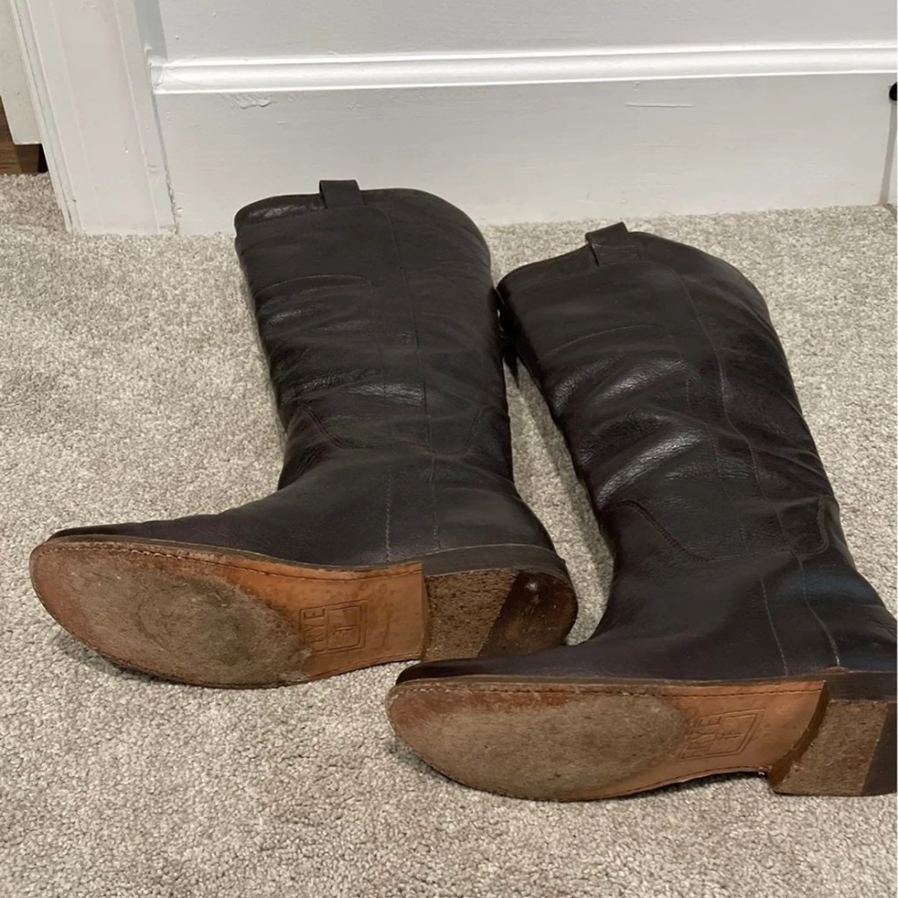 The Frye Company pull on boots brown sz8